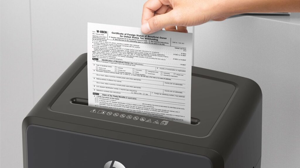 hp-pro-shredder-24cc-papierzufuehrung-3840×2160-1440×810